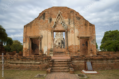 Slika na platnu The ruins of the royal ceremonial hall (royal vihara) of the ancient Buddhist te