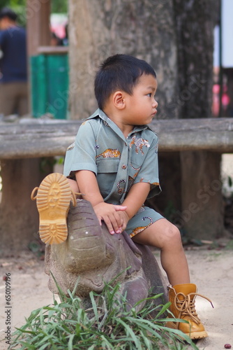 Foto Happy children playing and traveling in Lampang