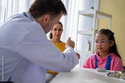 Male doctor and girl young patient Talk and give advice about your illness at the hospital.