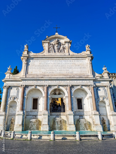 La Fontana dell'Acqua Paola à Rome est une fontaine monumentale en portique