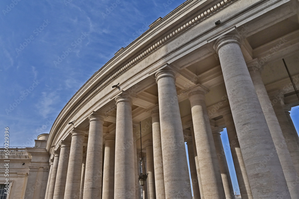 Città del Vaticano, il colonnato del Bernini in piazza San Pietro - Roma