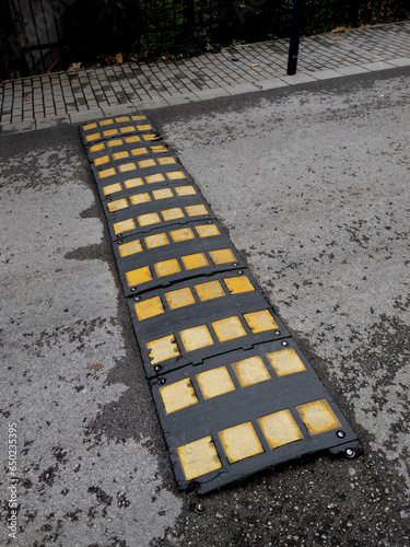 Banda reductora de velocidad para coches photo