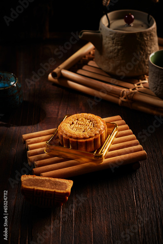 Mooncake Stilllife with chinese dark wood theme (ID: 650247112)