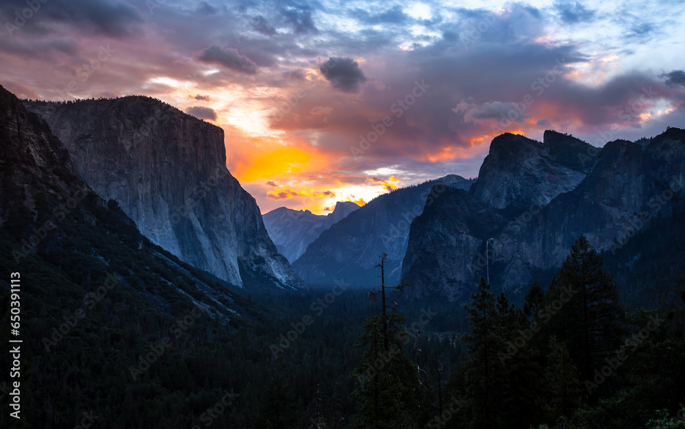Dawn Sky Colors on Yosemite Valley, Yosemite National Park, California