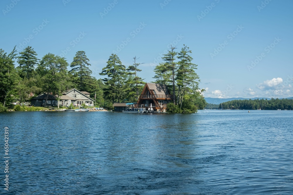 Naklejka premium Picturesque lake house in front of the peaceful waters of Lake Winnipesaukee, New Hampshire