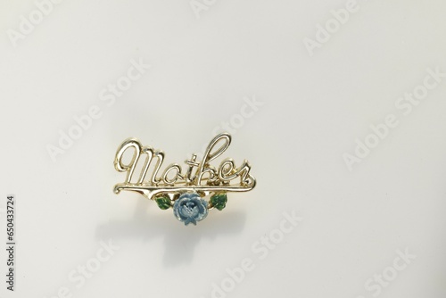Mother Mom letters gold tone brooch pin vintage costume jewelry fashion accessory great gift