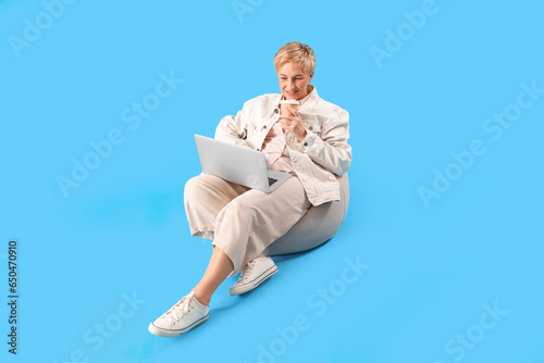 Mature female programmer wi...