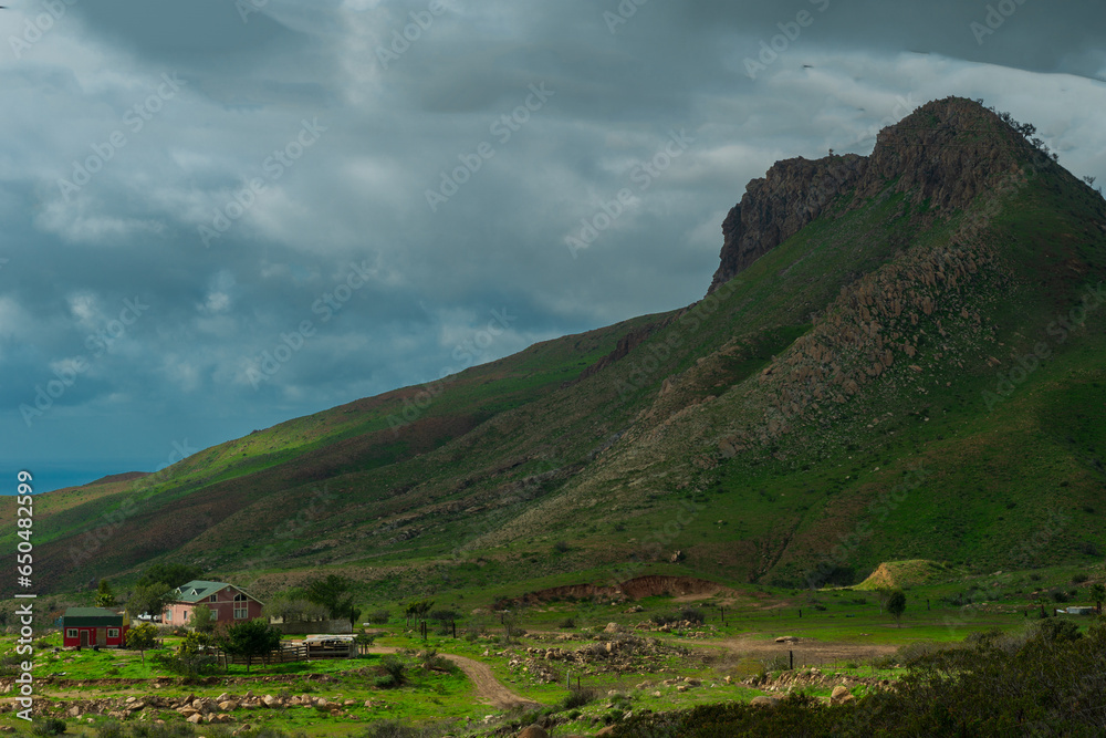 Obraz premium Mountain and house