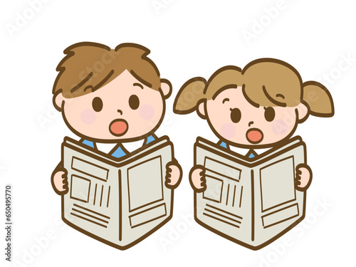新聞を見て驚く男の子と女の子_保育園児の兄妹