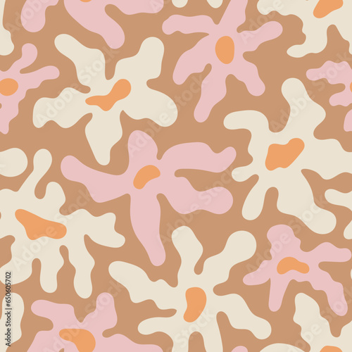 Wavy flowers seamless pattern. Groovy floral pastel background with melting abstract geometric shapes in retro style. Liquid hand drawn marble blossom. Vintage repeat vector illustration