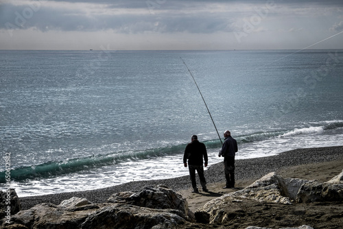 señores pescando