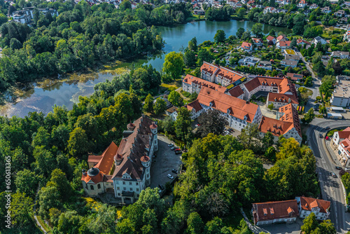 Bad Waldsee - Moorheilbad und Kneippkurort im Landkreis Ravensburg, Blick über das Schloss zum Schlosssee photo