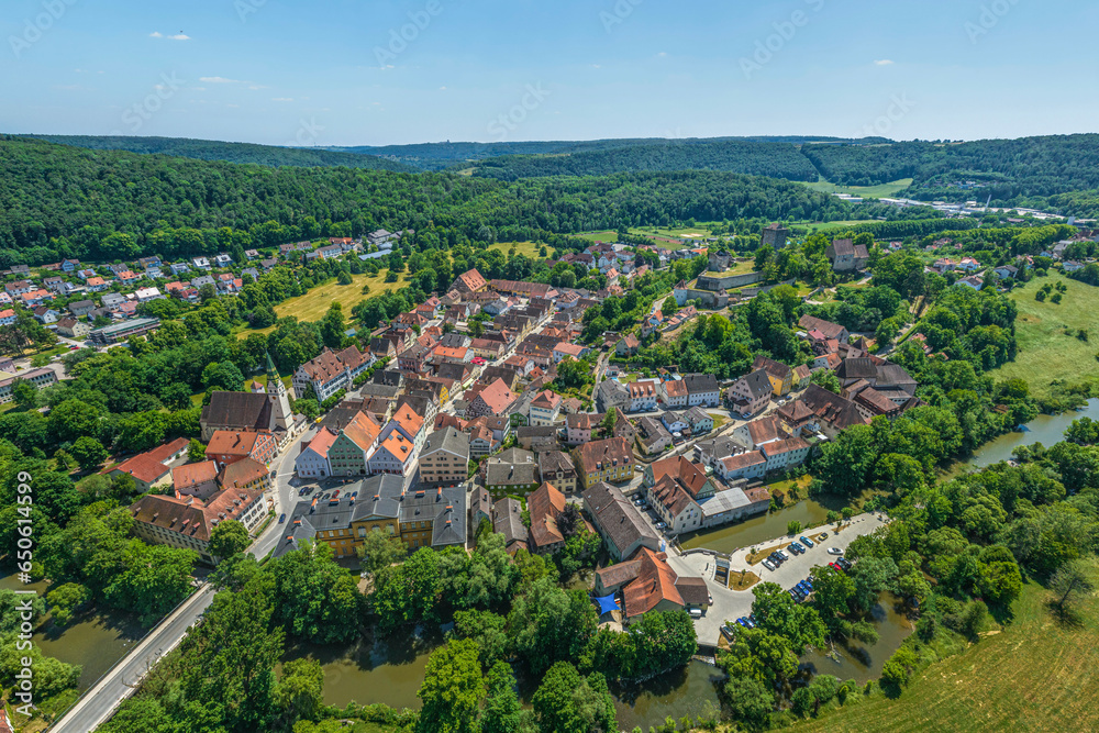 Pappenheim im Naturpark Altmühltal von oben, Ausblick auf die Altstadt und die historische Burganlage