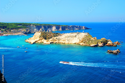 Cuadro en lienzo Exciting panorama from Tremiti Islands (Isole Tremiti) with a motorboat full of