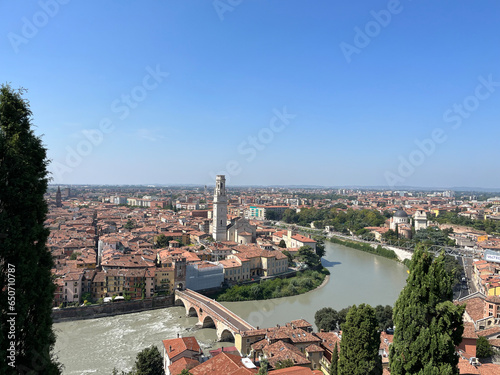 Vérone est l'une des villes les plus belles et visitées d'Italie photo