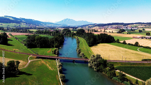 Fluss (Reuss) in der Zentralschweiz, im Sommer