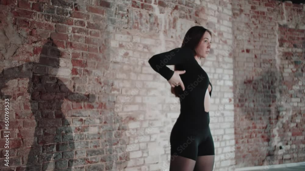  Flexible Woman Dance at break wall