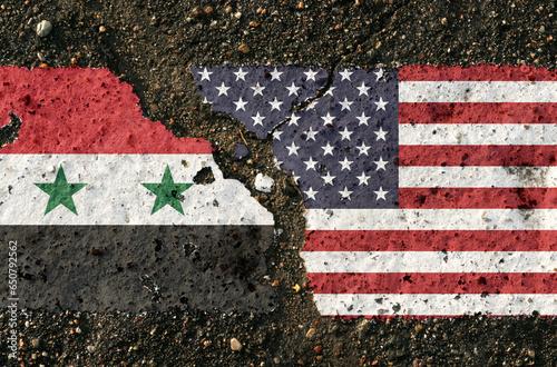 On the pavement are images of the flags of Syria and the United States, as a symbol of confrontation.