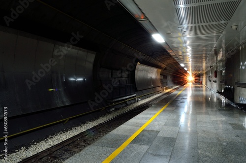 Train approaching an empty station © Vladan Scekic/Wirestock Creators