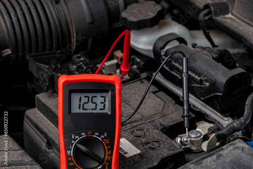 Quadro su tela Battery tester checking car battery voltage