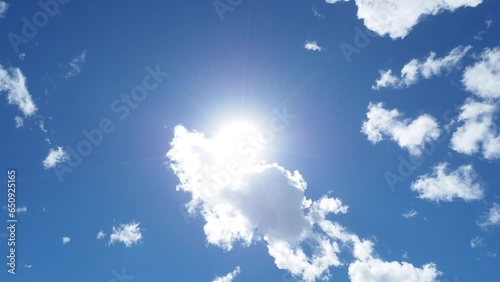 太陽と雲（8月）