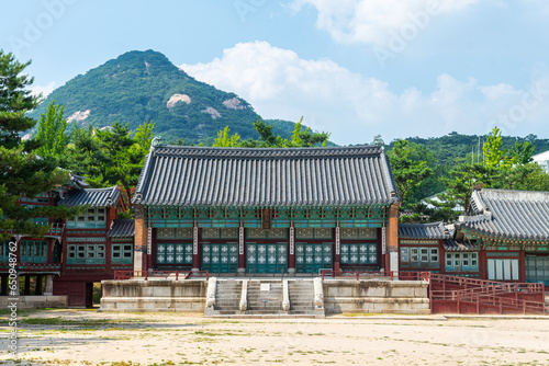 Canvas Print views of Gyeongbokgoong palace complex in seoul city