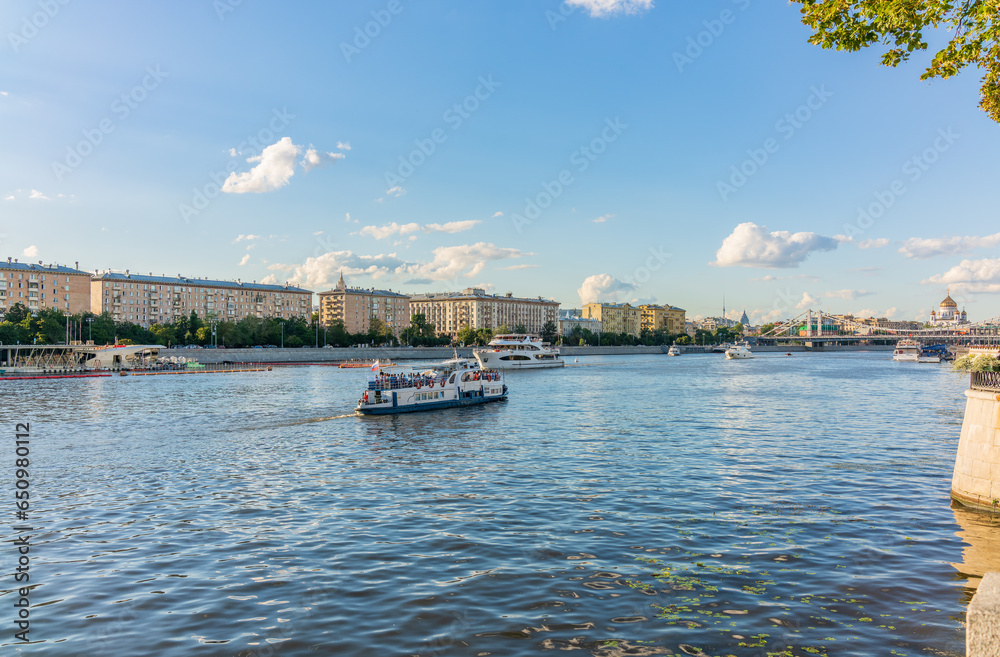 Obraz premium Cruise ship sails on the Moscow river in Moscow city center, popular place for walking.