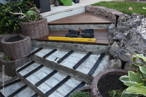 Renovierung einer Treppe im Garten mit WPC Dielen photo