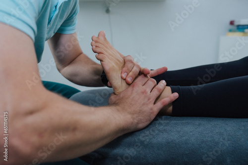 stopa, noga, masaż, fizjoterapia, kostka, palce, ręce, gabinet, gabinet fizjoterapeutyczny, zdrowie © Agnieszka