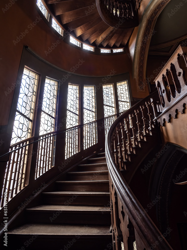 Obraz premium Old wooden stairs in the room