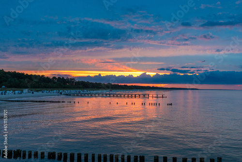 Mitte September zum Sonnenuntergang am Strand von Zingst an der Ostsee.