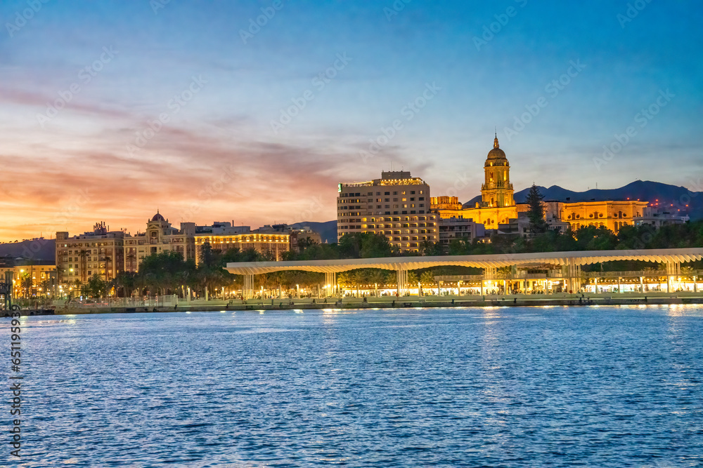 Obraz premium Malaga sunset skyline form the city port