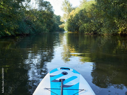 Stand-Up Paddling (SUP) auf der Ilmenau in Lüneburg bei gutem Wetter