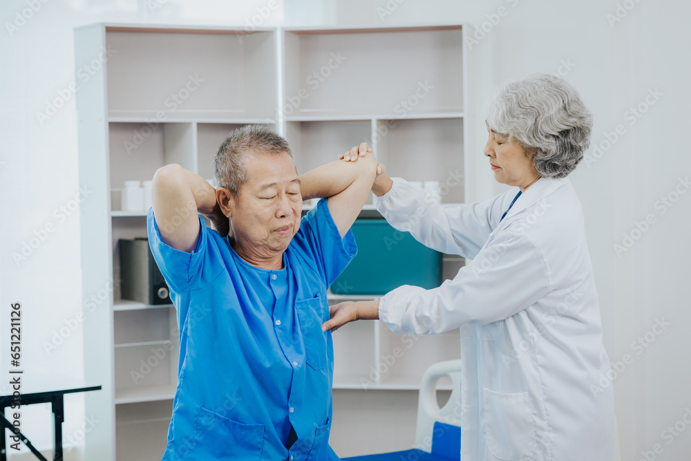 Obraz premium Elderly care nurse Exercise therapy and physical rehabilitation 