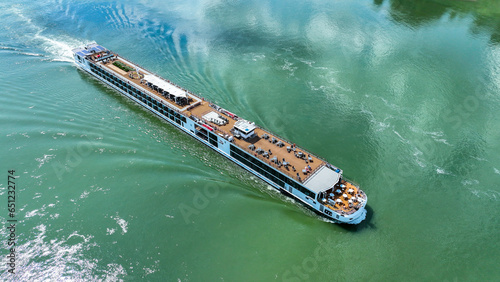 Obraz na płótnie ship in the sea w salonie