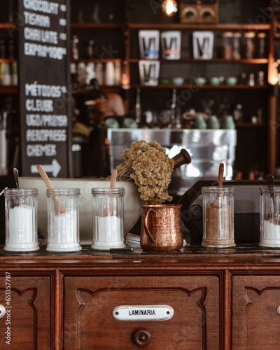 La farmacia café en la ciudad vieja de Montevideo, Uruguay.