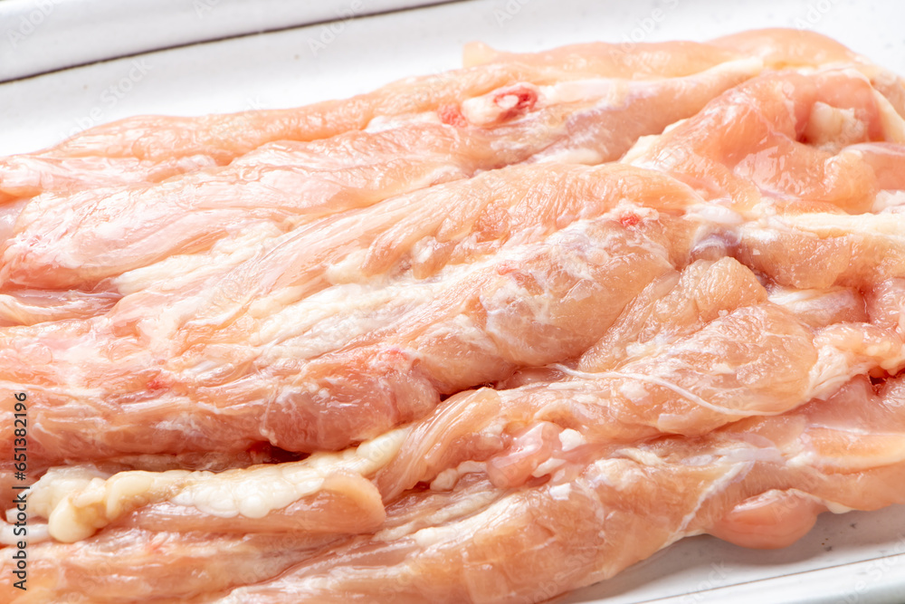 鶏肉(若鶏セセリ)のアップ。 Stock Photo | Adobe Stock