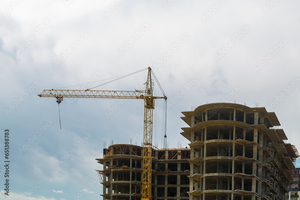 Construction of a multi-storey residential building in a new area with a crane.