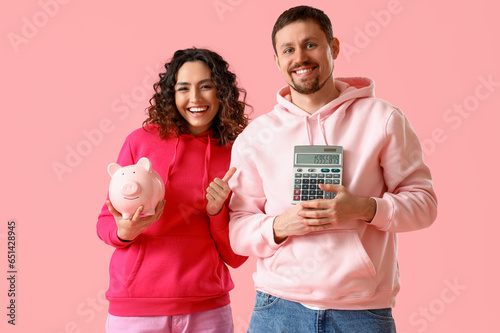 Young couple with piggy ban...