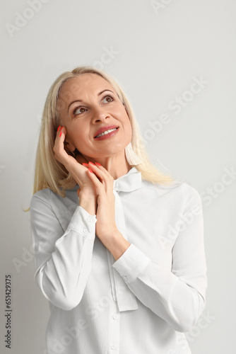 Mature blonde woman on ligh...