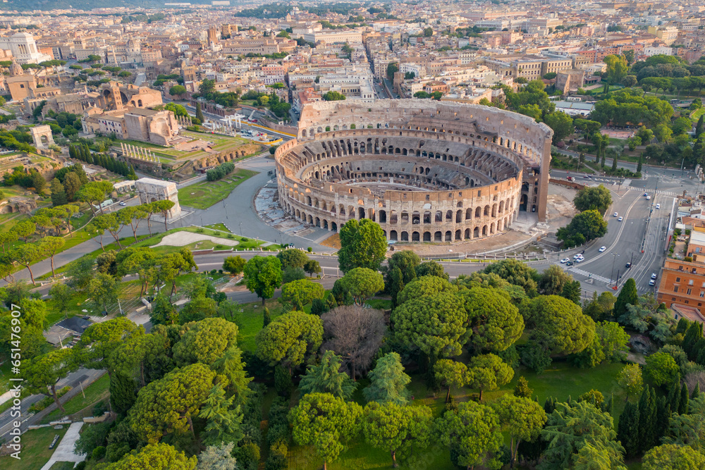 Vista aerea del Colosseo a Roma. L'anfiteatro Flavio