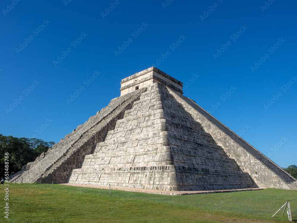 Chichén Itzá Maya pyramid in Mexico