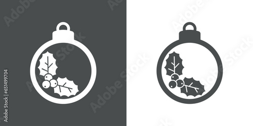 Tiempo de Navidad. Logo con silueta de bola de navidad con hojas de acebo para su uso en invitaciones y felicitaciones