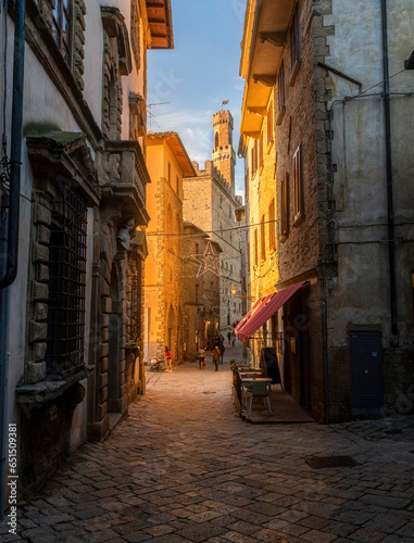 narrow street © Alberto