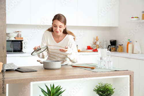 Young woman with prepared c...
