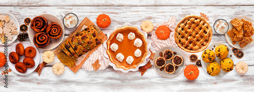 Fotografie Autumn desserts table scene with a selection of traditional fall sweet treats
