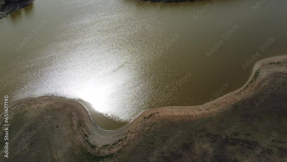 Videos aéreos del embalse de la Torre del Águila, que se encuentra a pocos kilómetros del pueblo El Palmar de Troya, en la provincia de Sevilla.