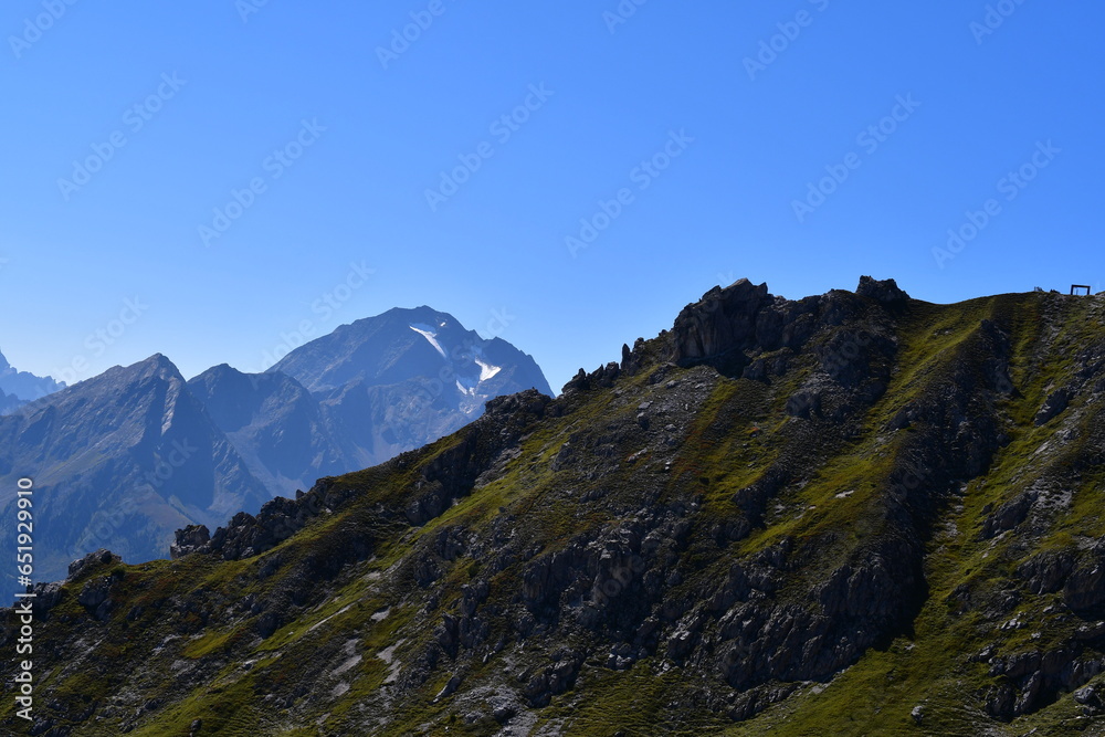 Fototapeta premium Schöne Landschaft mit Bergen im Stubaital 