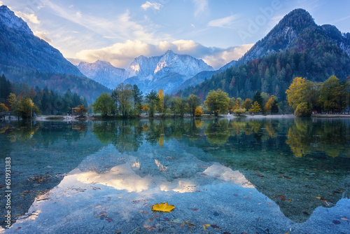 Fotografie Jasna lake in Triglav national park, Kranjska Gora, Slovenia, autumn landscape