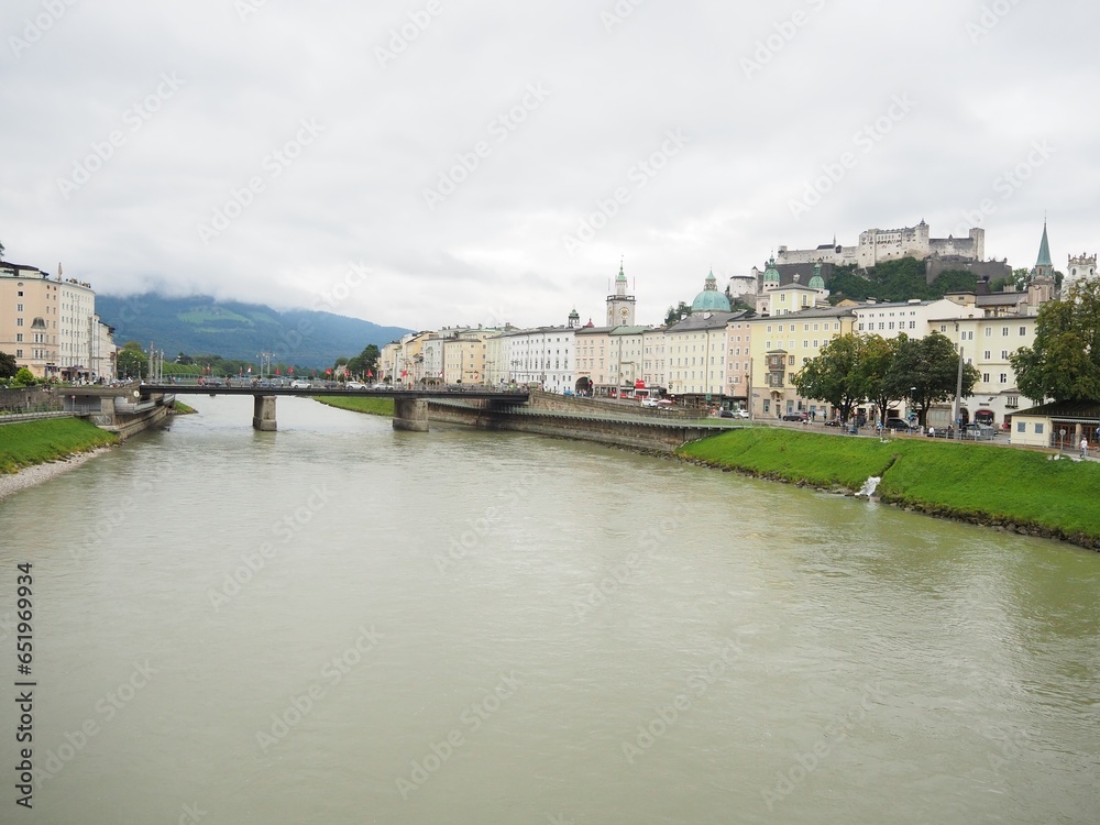 Obraz premium Río Salzach en Salzburgo, Austria